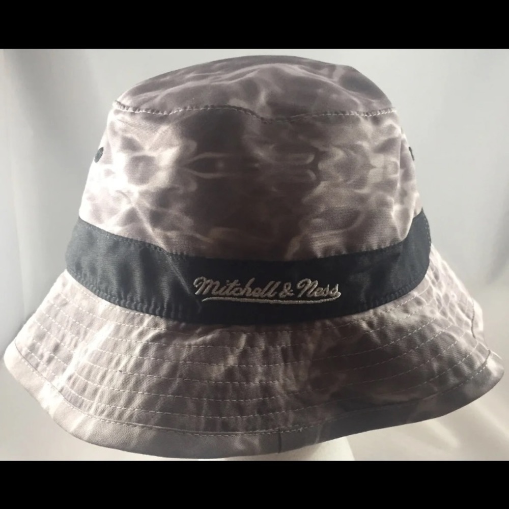 Bucket hat